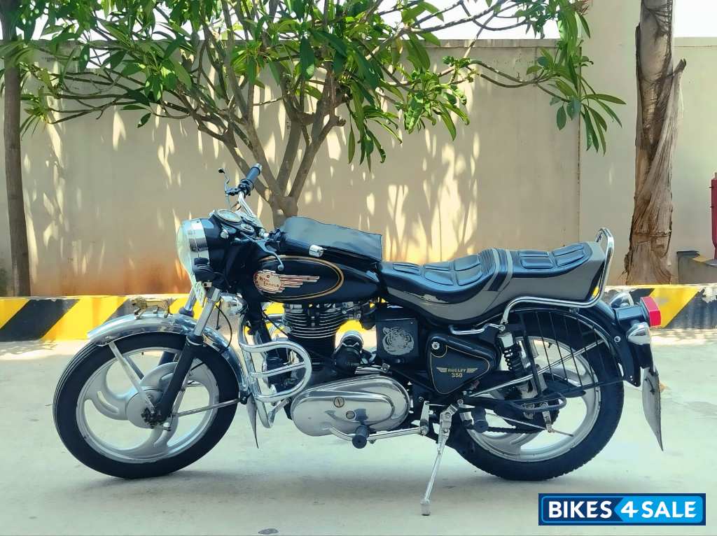 Black Royal Enfield Bullet Standard 350