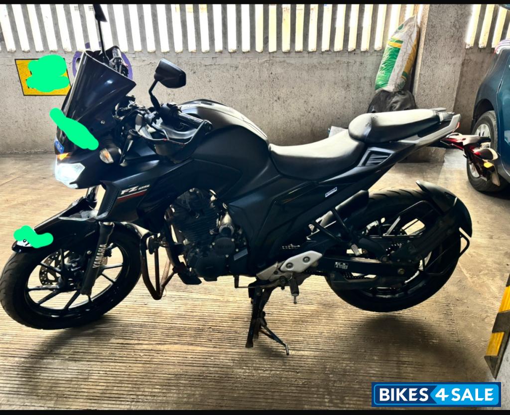 Matte Black Yamaha FZ25