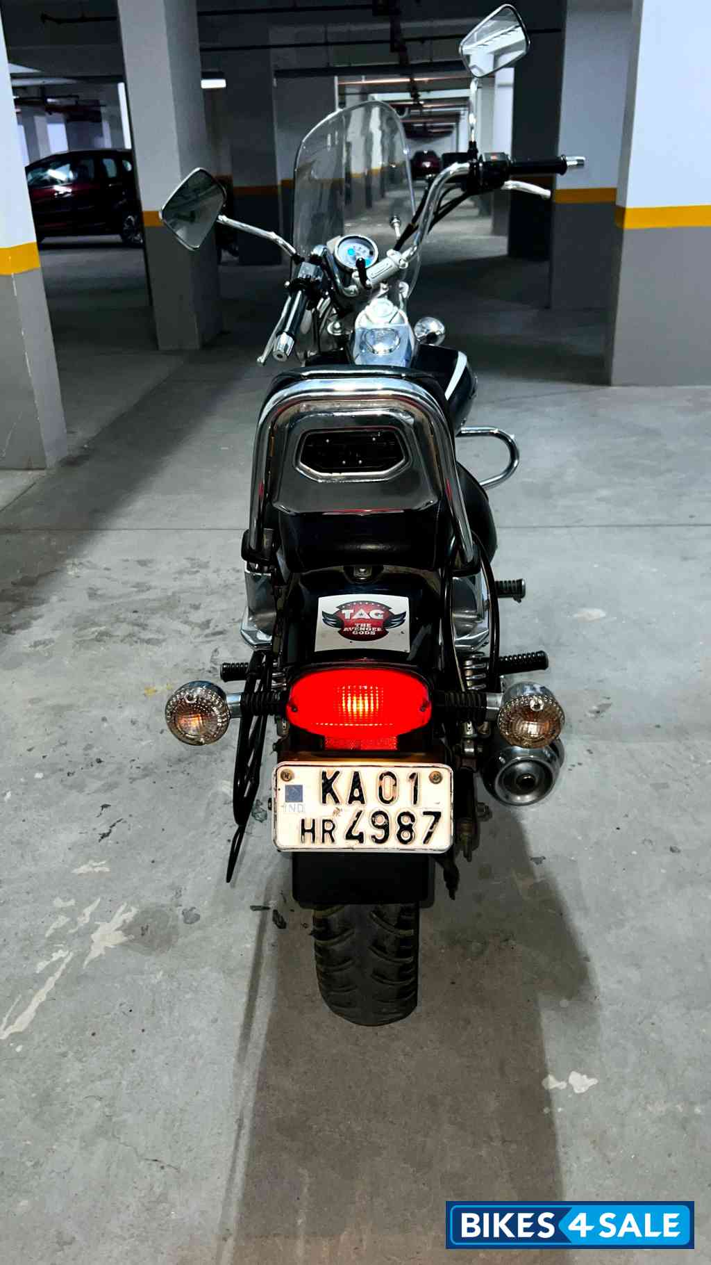 Black Bajaj Avenger Cruise 220