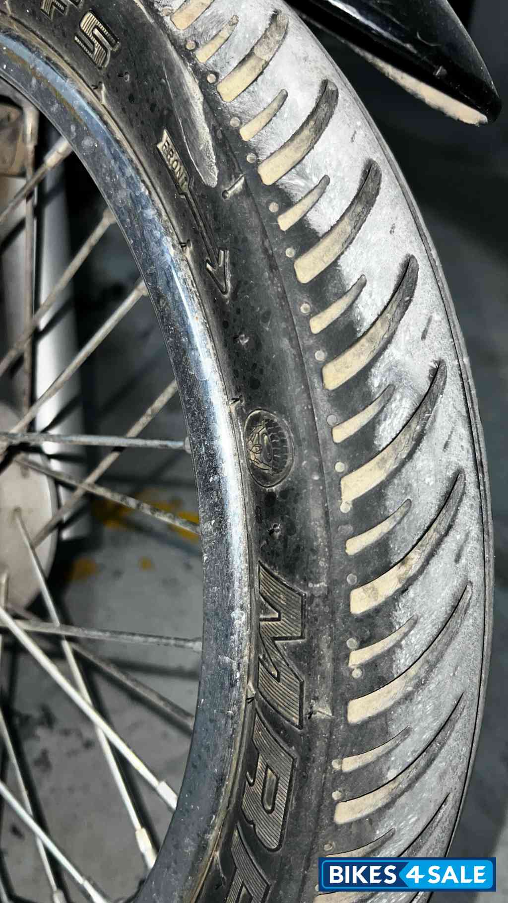 Black Bajaj Avenger Cruise 220