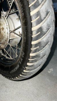 Black Bajaj Avenger Cruise 220