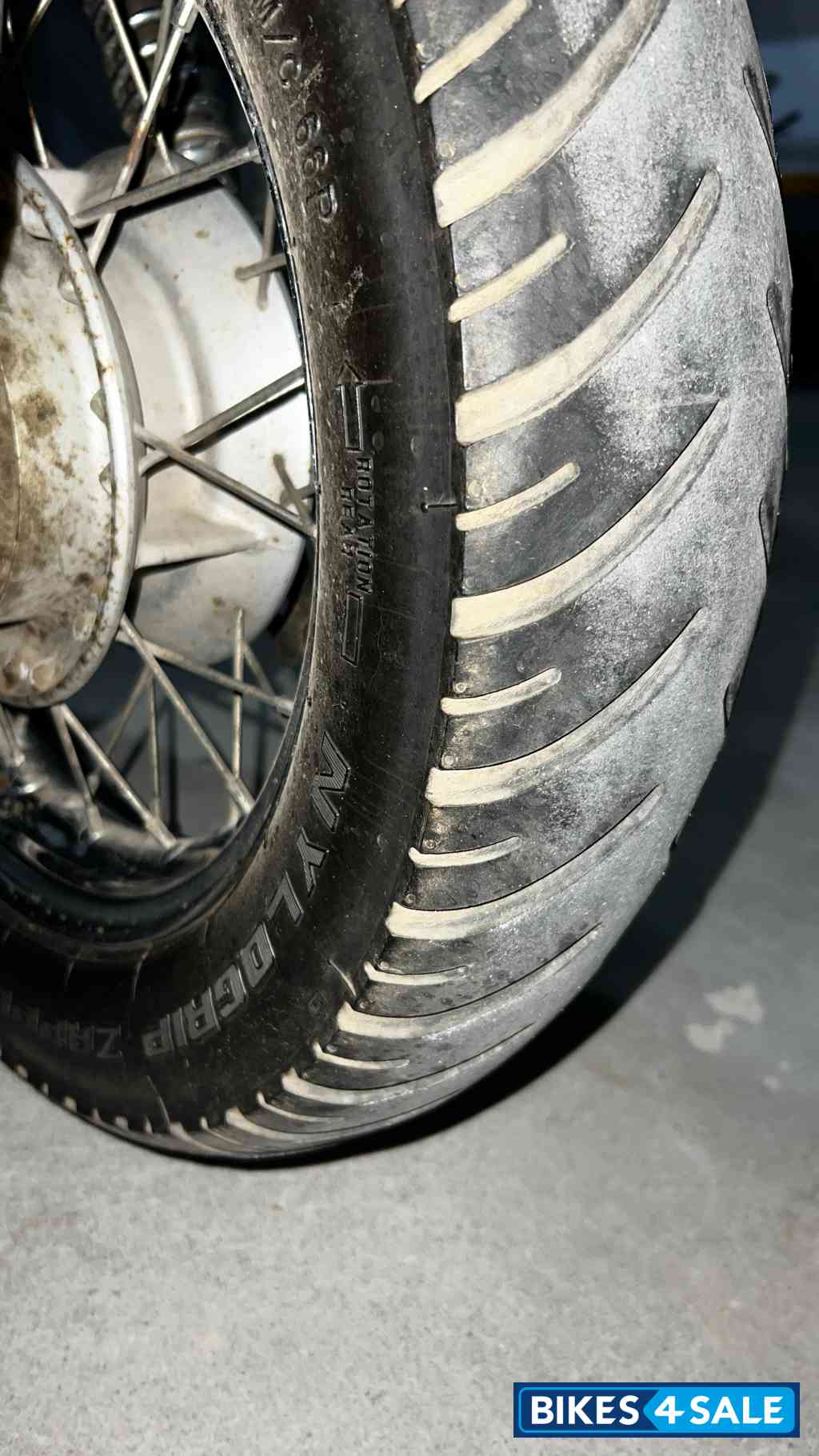 Black Bajaj Avenger Cruise 220