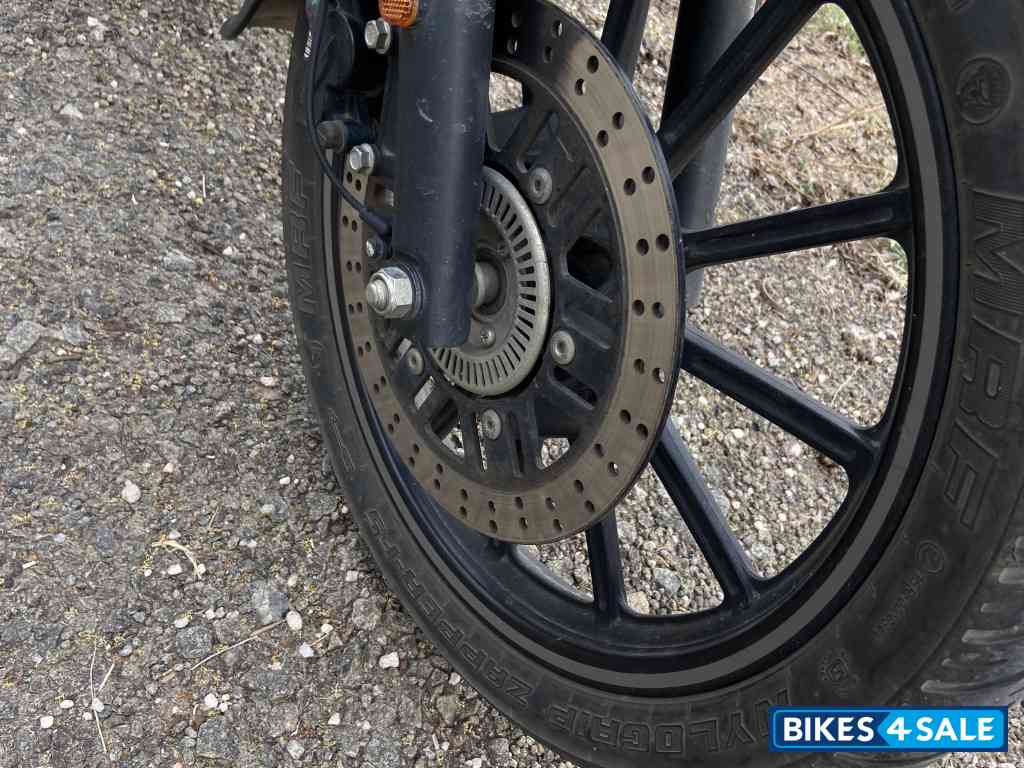 Grey Black Bajaj Avenger Street 160 BS6