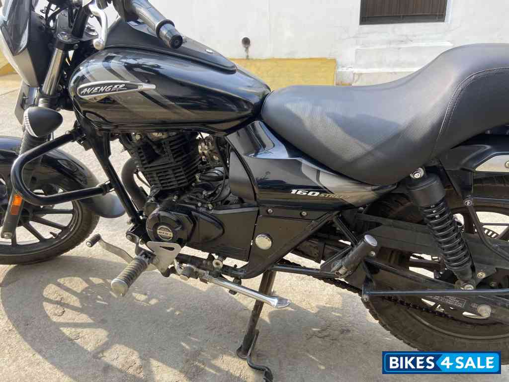 Grey Black Bajaj Avenger Street 160 BS6