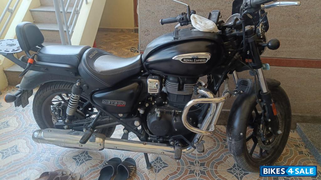 Black Royal Enfield Meteor 350 Stellar