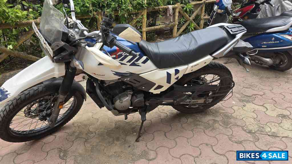 White Blue Hero Xpulse 200 4V