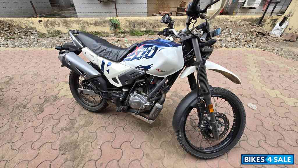 White Blue Hero Xpulse 200 4V