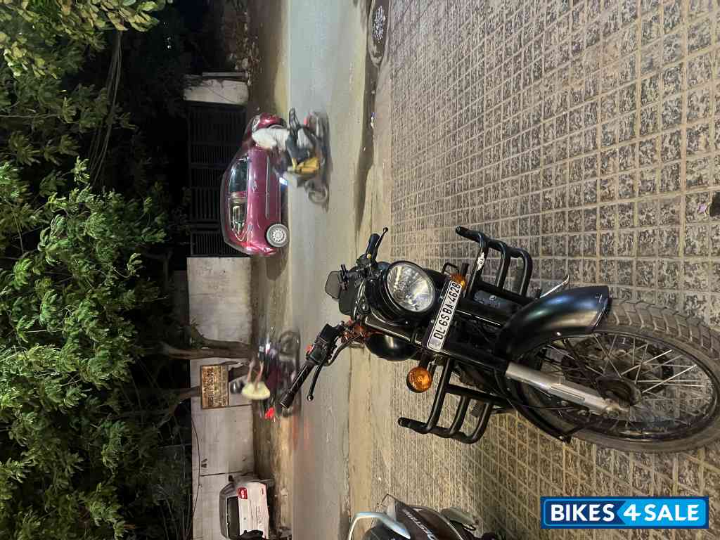 Black Royal Enfield Classic 500