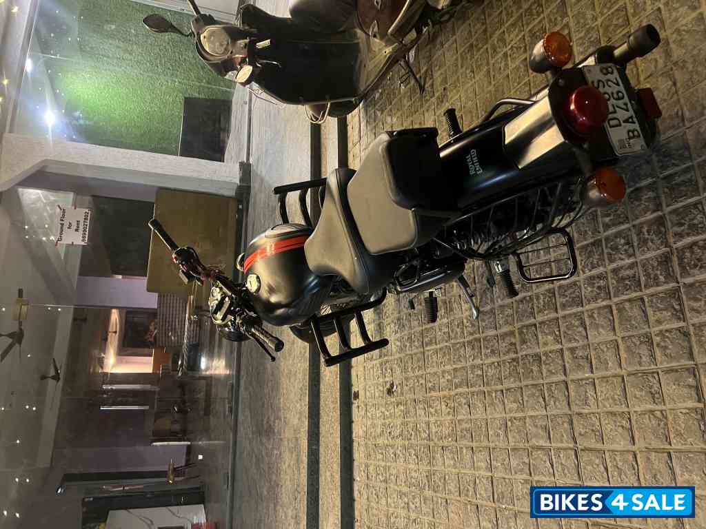 Black Royal Enfield Classic 500