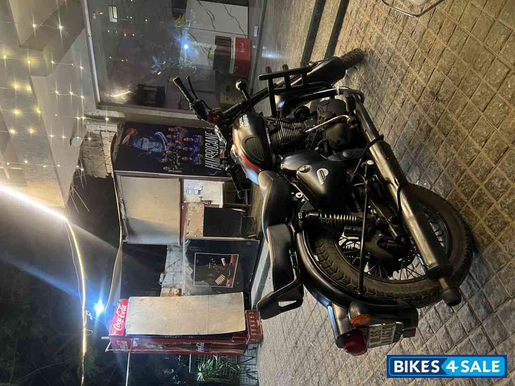 Black Royal Enfield Classic 500