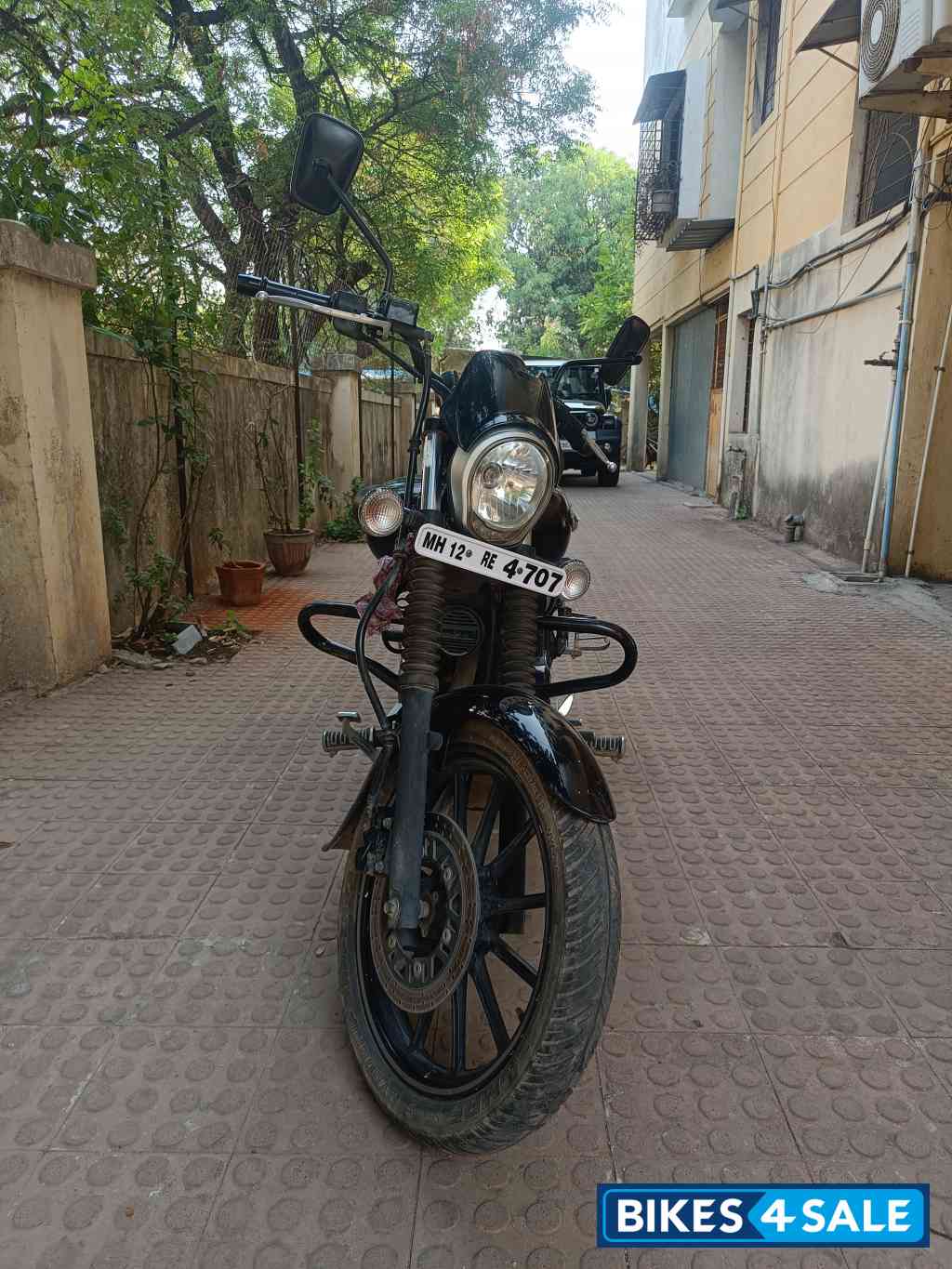 Bajaj Avenger 180 DTS-i