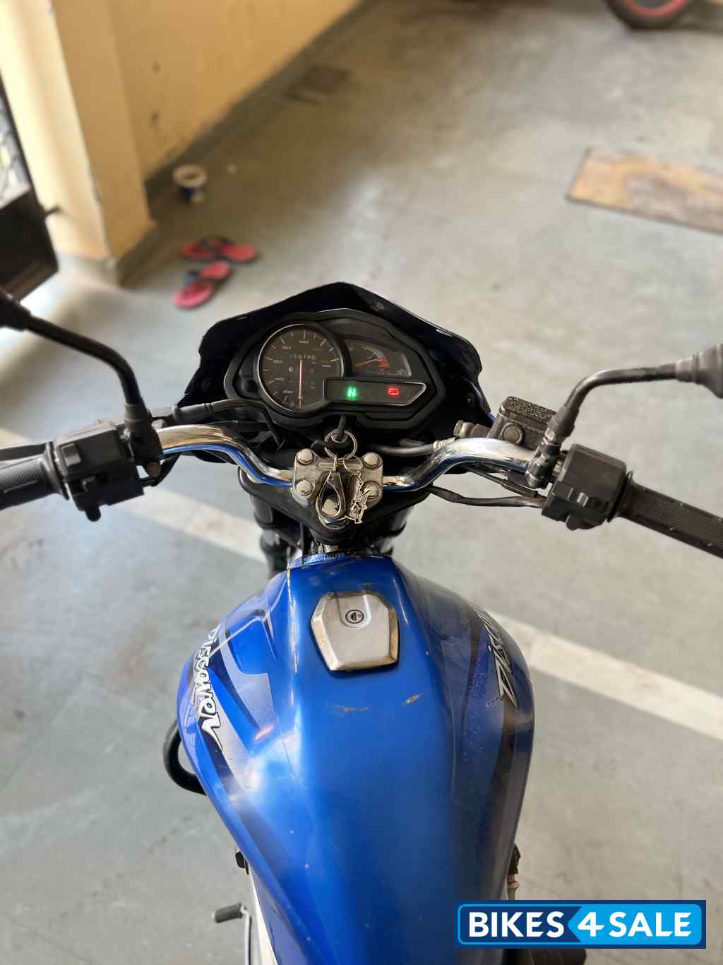 Blue Bajaj Discover 125 ST