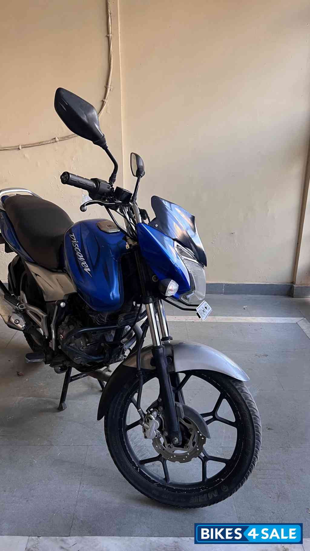 Blue Bajaj Discover 125 ST