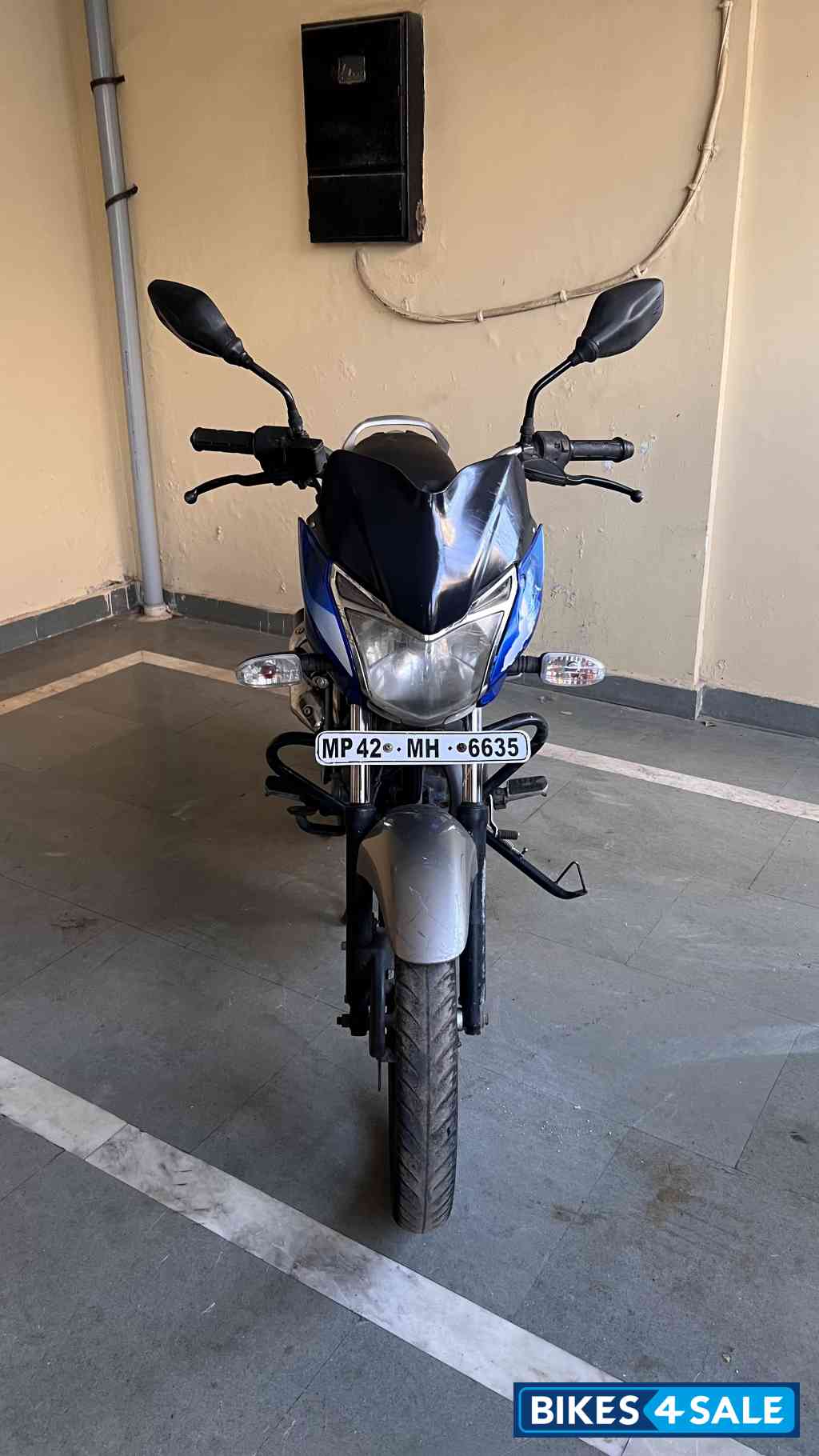 Blue Bajaj Discover 125 ST