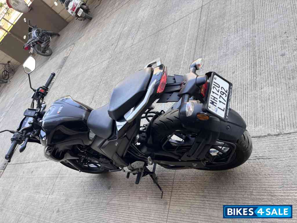 Black Yamaha FZS 25 BS6