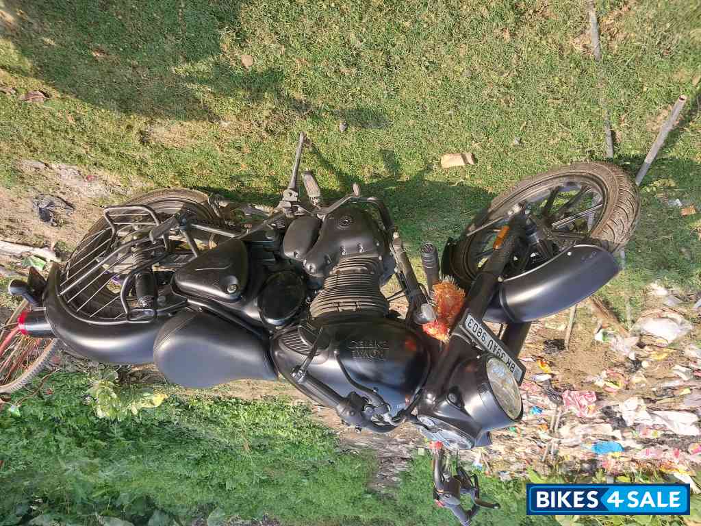 Royal Enfield Classic Stealth Black