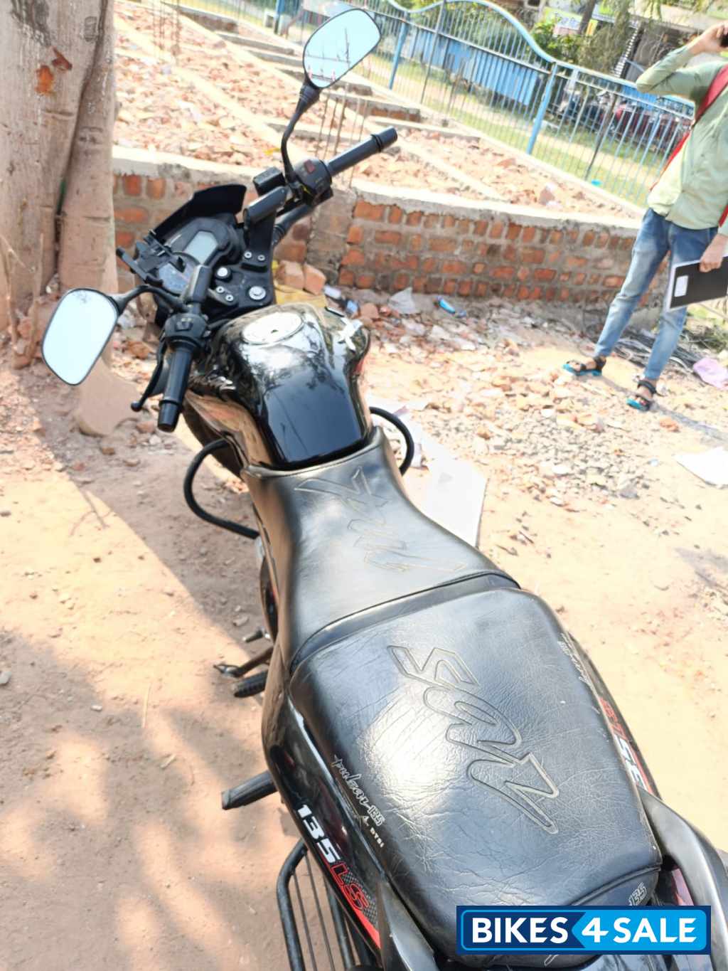 Black Bajaj Pulsar 135LS