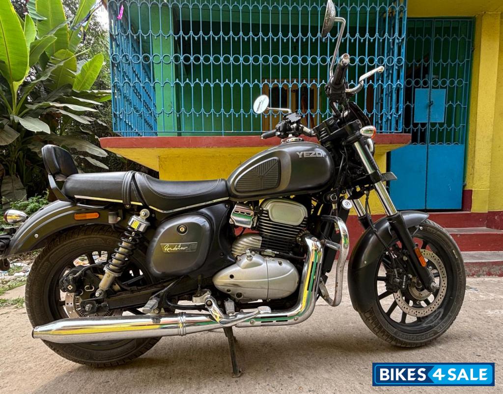 Yezdi Roadster Chrome