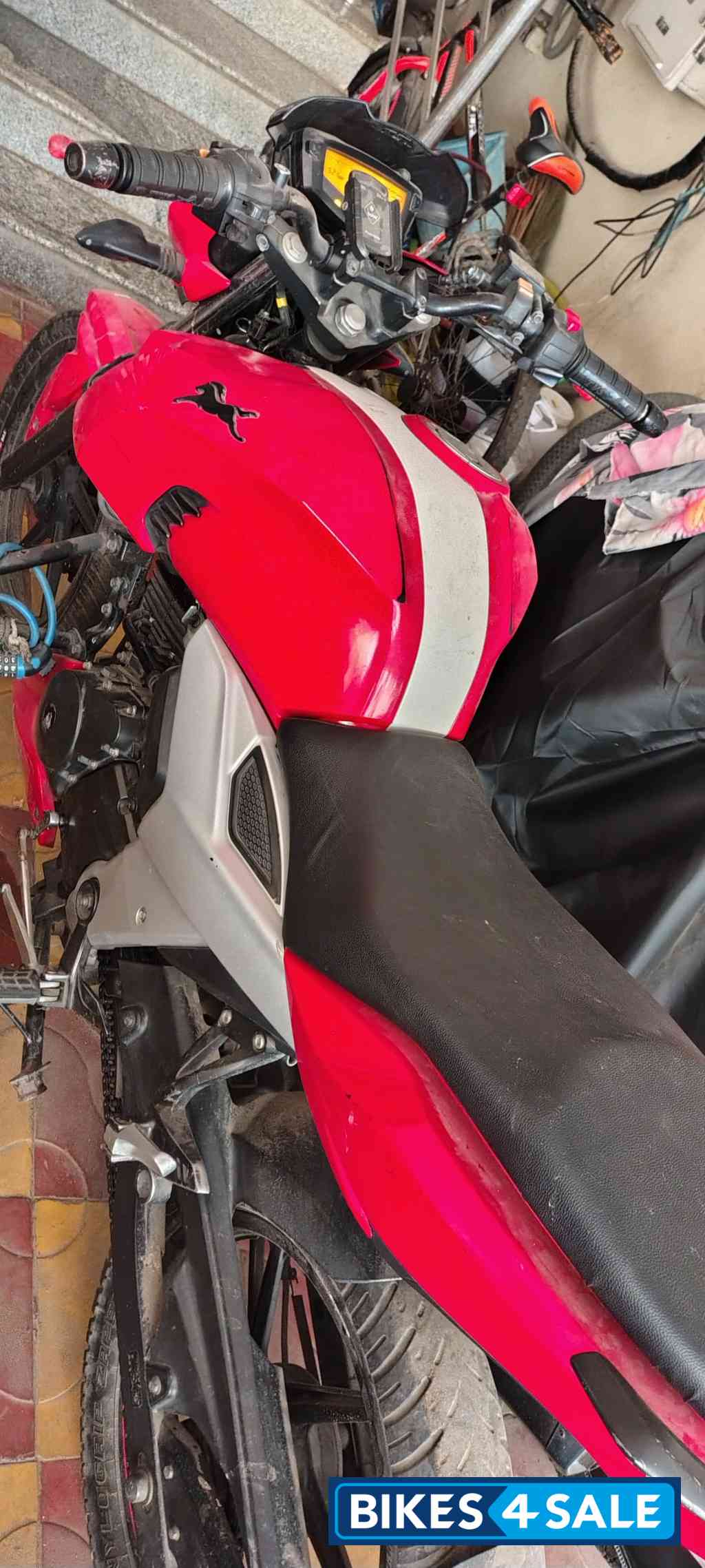 Red TVS Apache RTR 160 4V