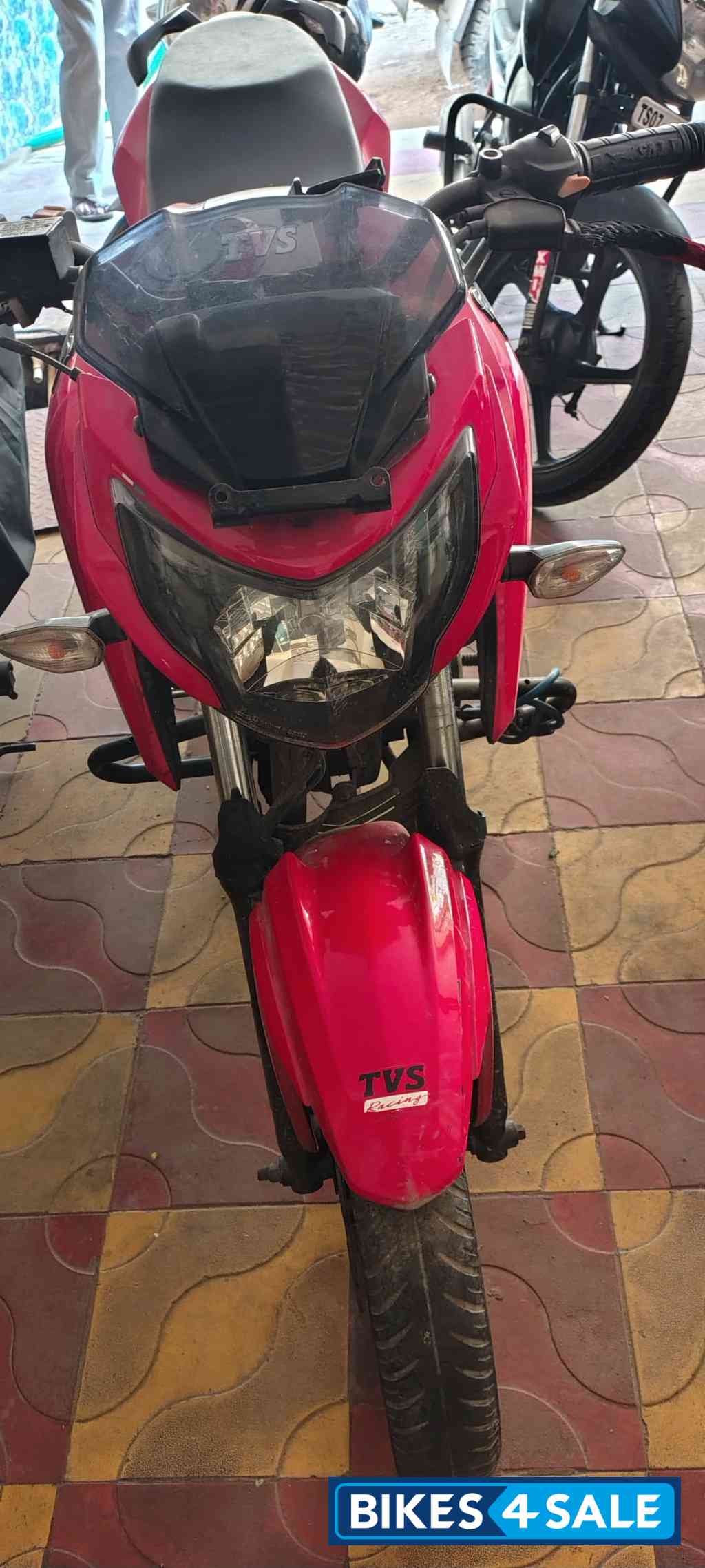 Red TVS Apache RTR 160 4V