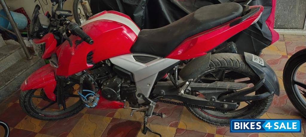 Red TVS Apache RTR 160 4V