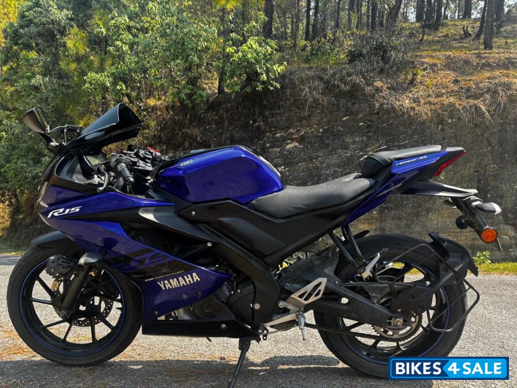 Deep Blue Yamaha YZF R15 V3