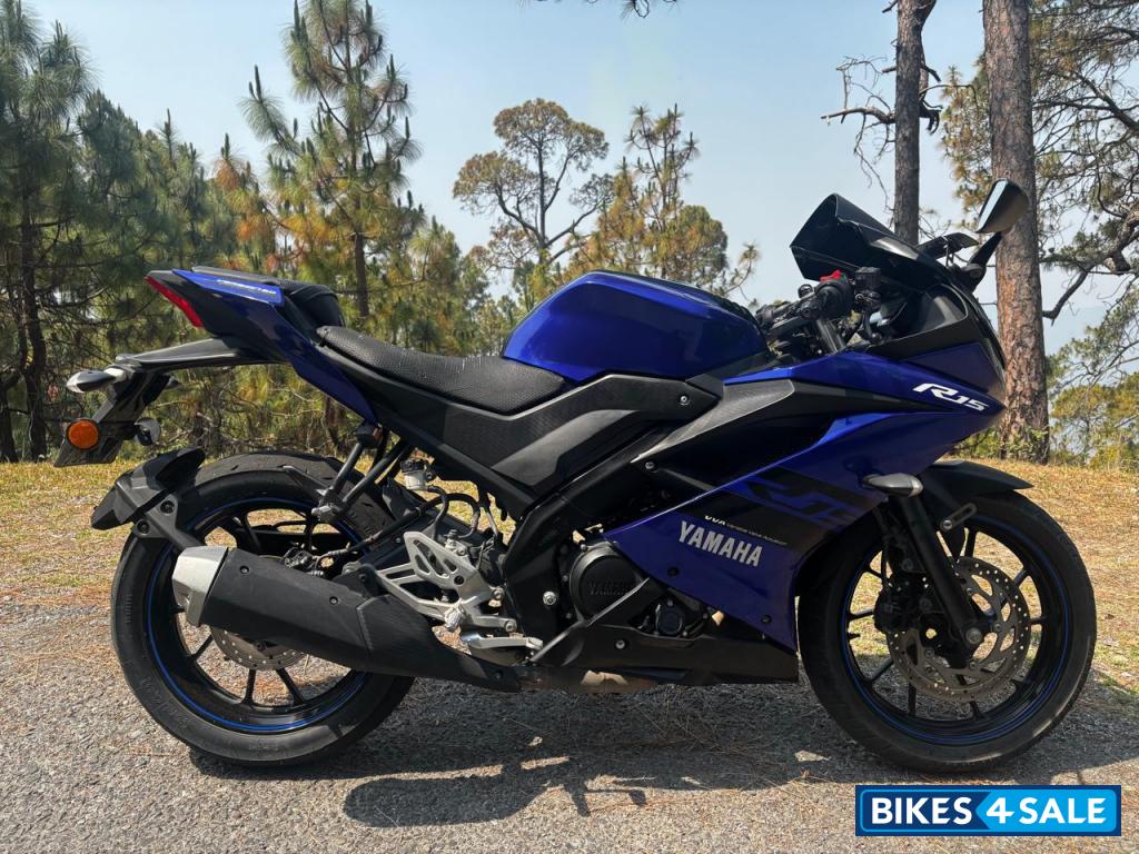 Deep Blue Yamaha YZF R15 V3