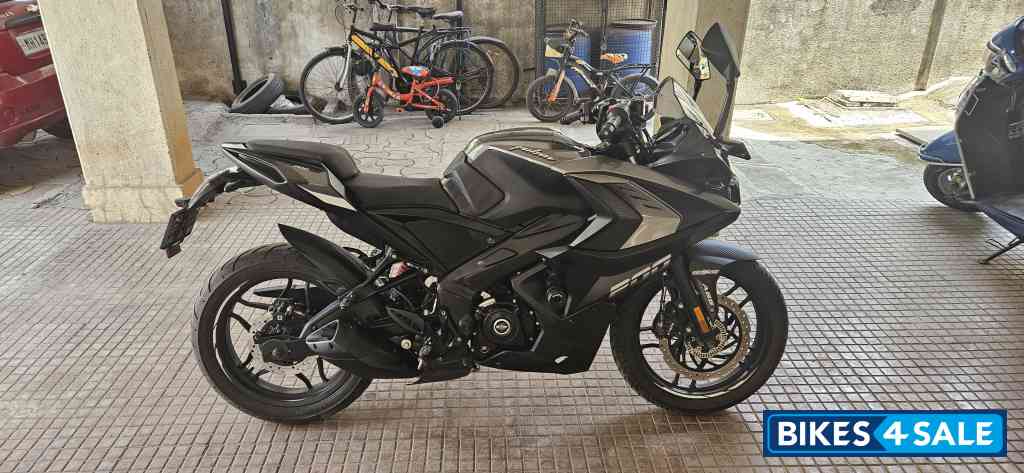 Pewter Grey Bajaj Pulsar RS 200 BS6