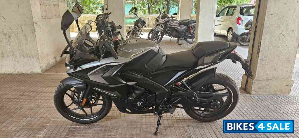 Pewter Grey Bajaj Pulsar RS 200 BS6