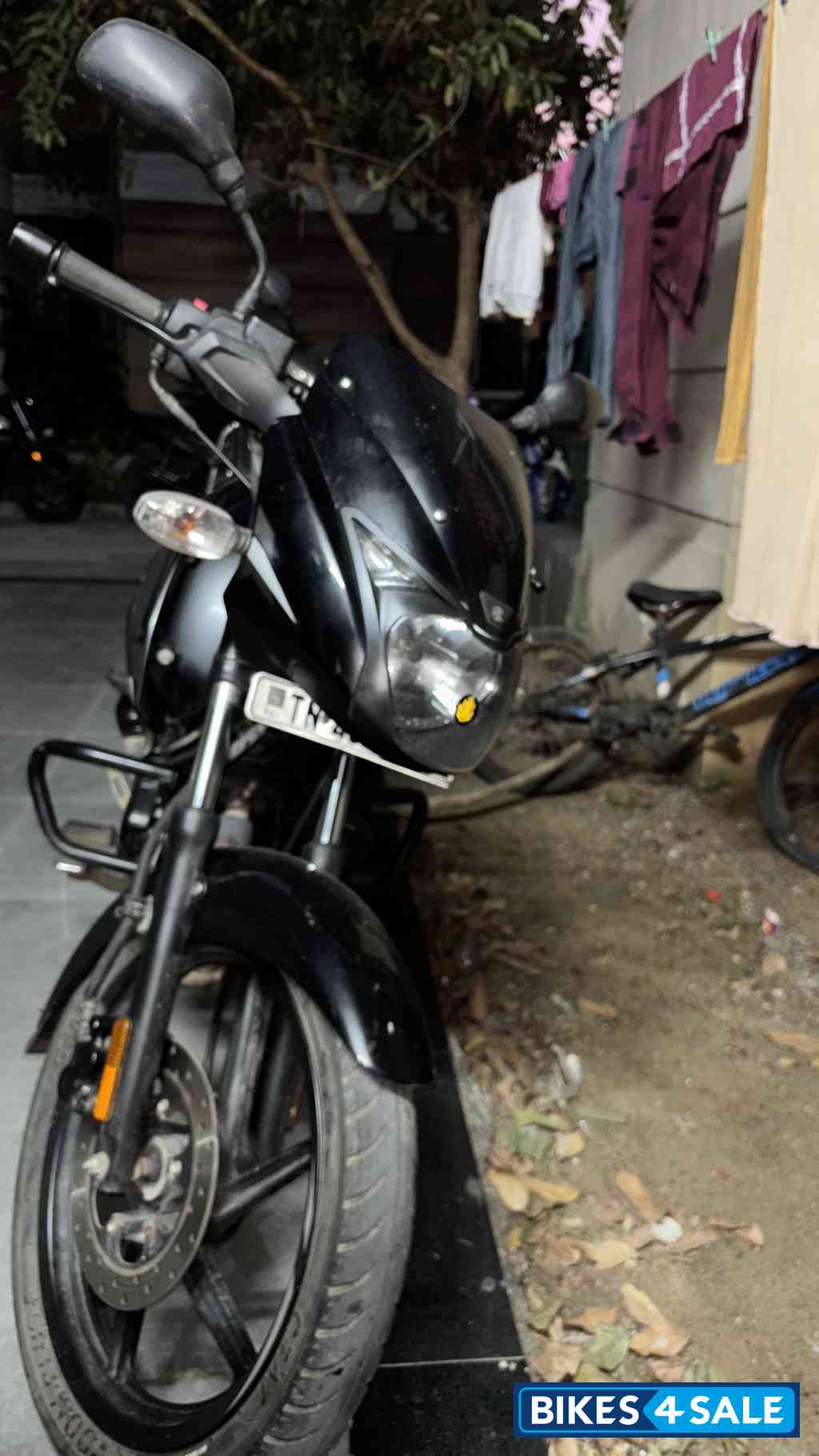 Black Bajaj Pulsar 125 Black Bajaj Pulsar 125
