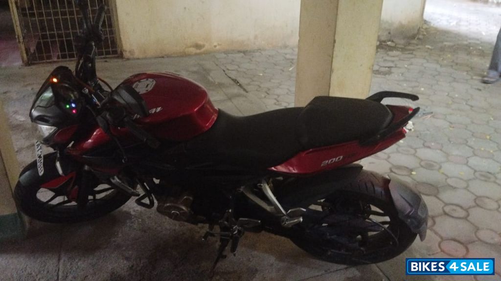 Red Bajaj Pulsar NS200