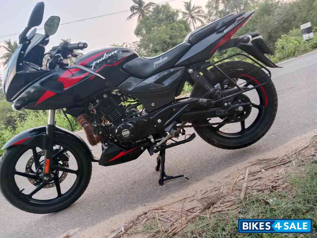 Bajaj Pulsar 220F