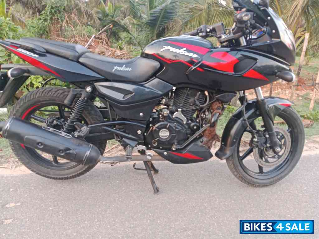 Bajaj Pulsar 220F