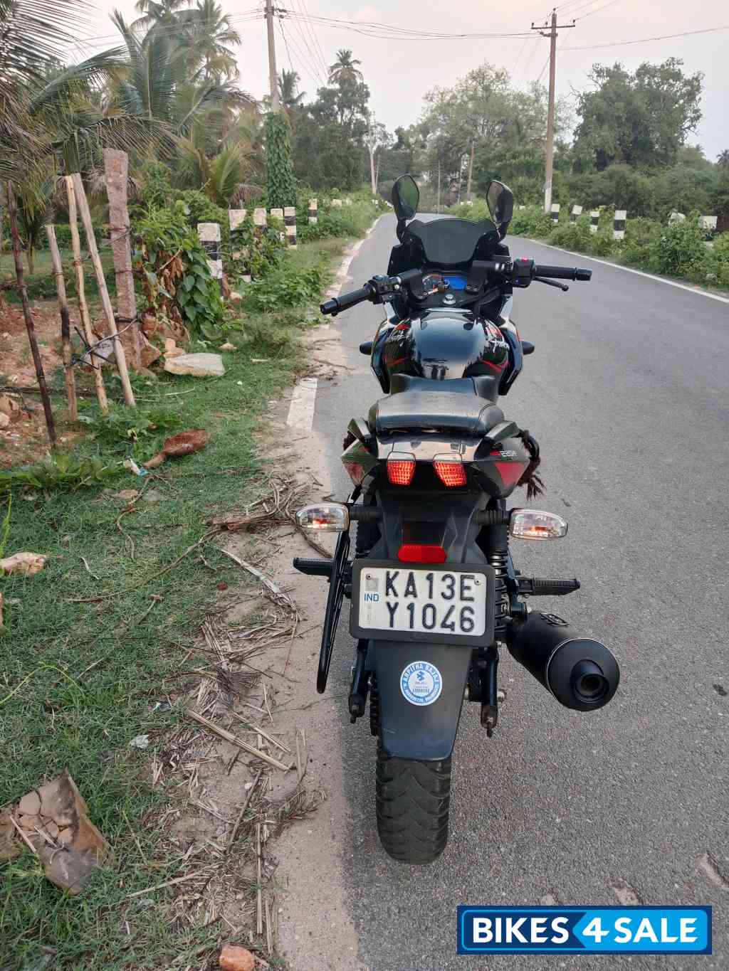 Bajaj Pulsar 220F