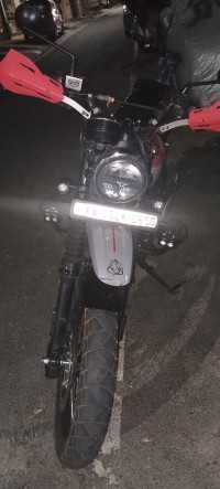 Yezdi Scrambler Dual Tone