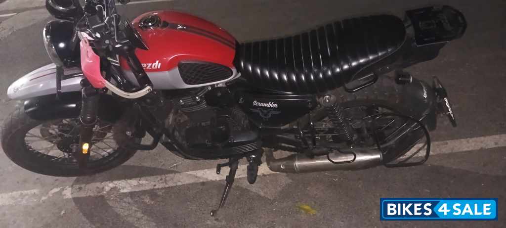 Yezdi Scrambler Dual Tone