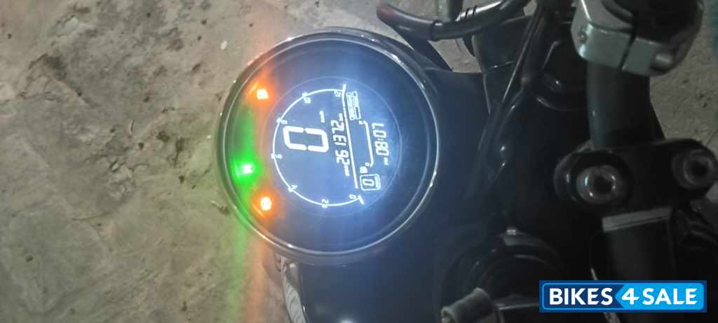 Yezdi Scrambler Dual Tone