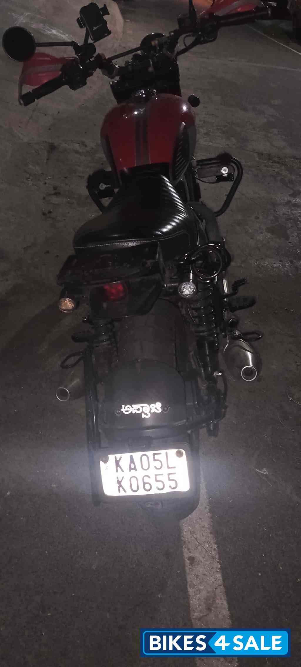 Yezdi Scrambler Dual Tone