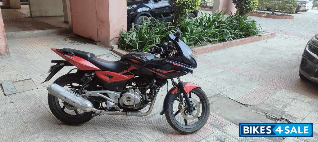 Bajaj Pulsar 220F