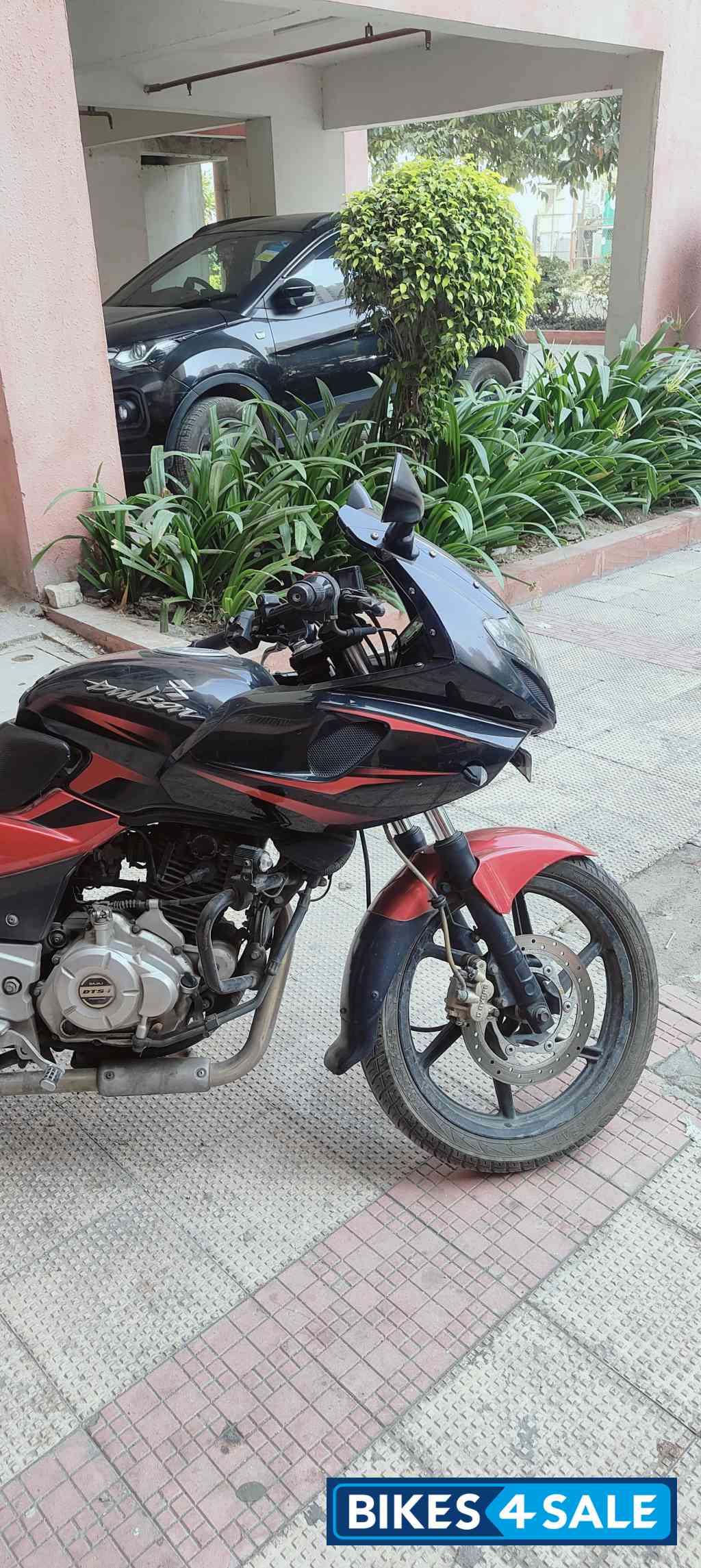 Bajaj Pulsar 220F