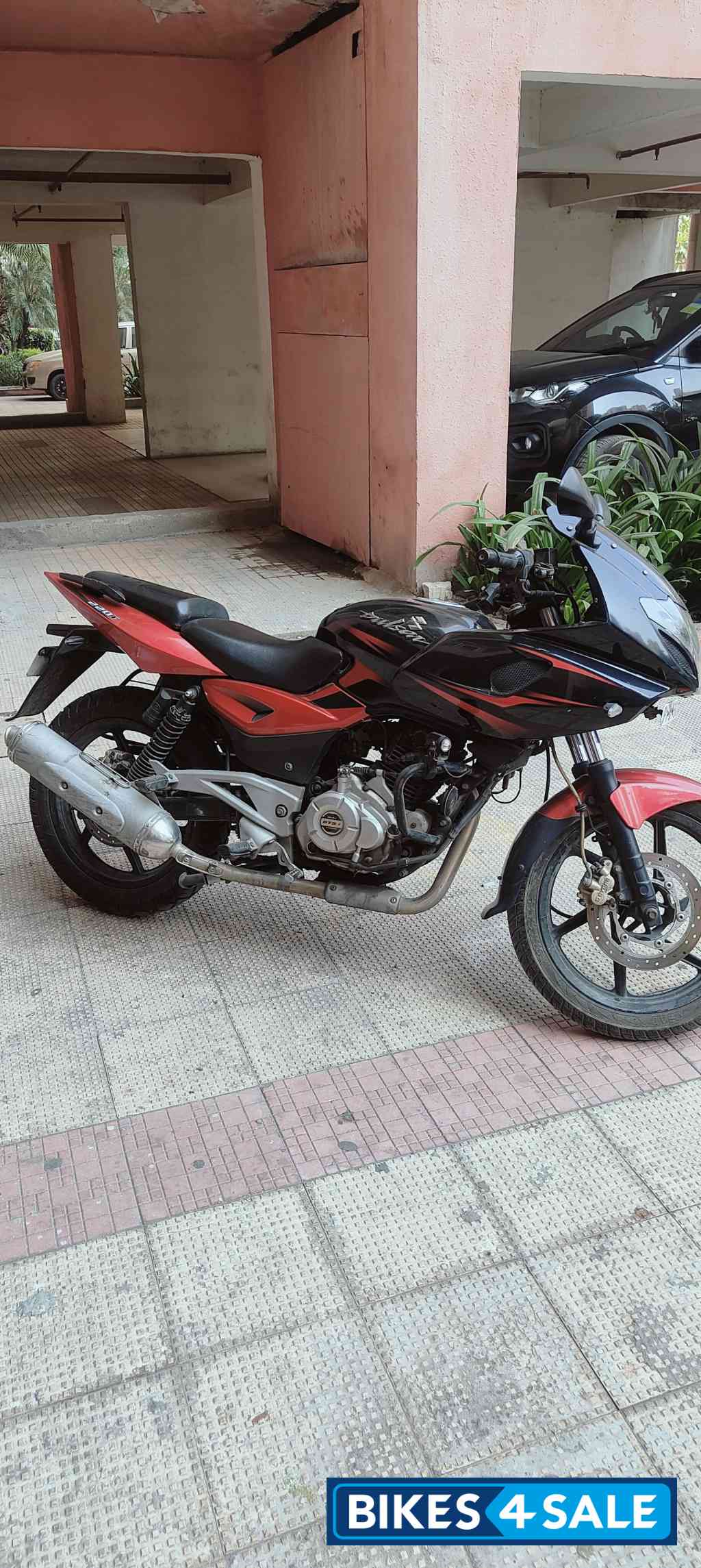Bajaj Pulsar 220F