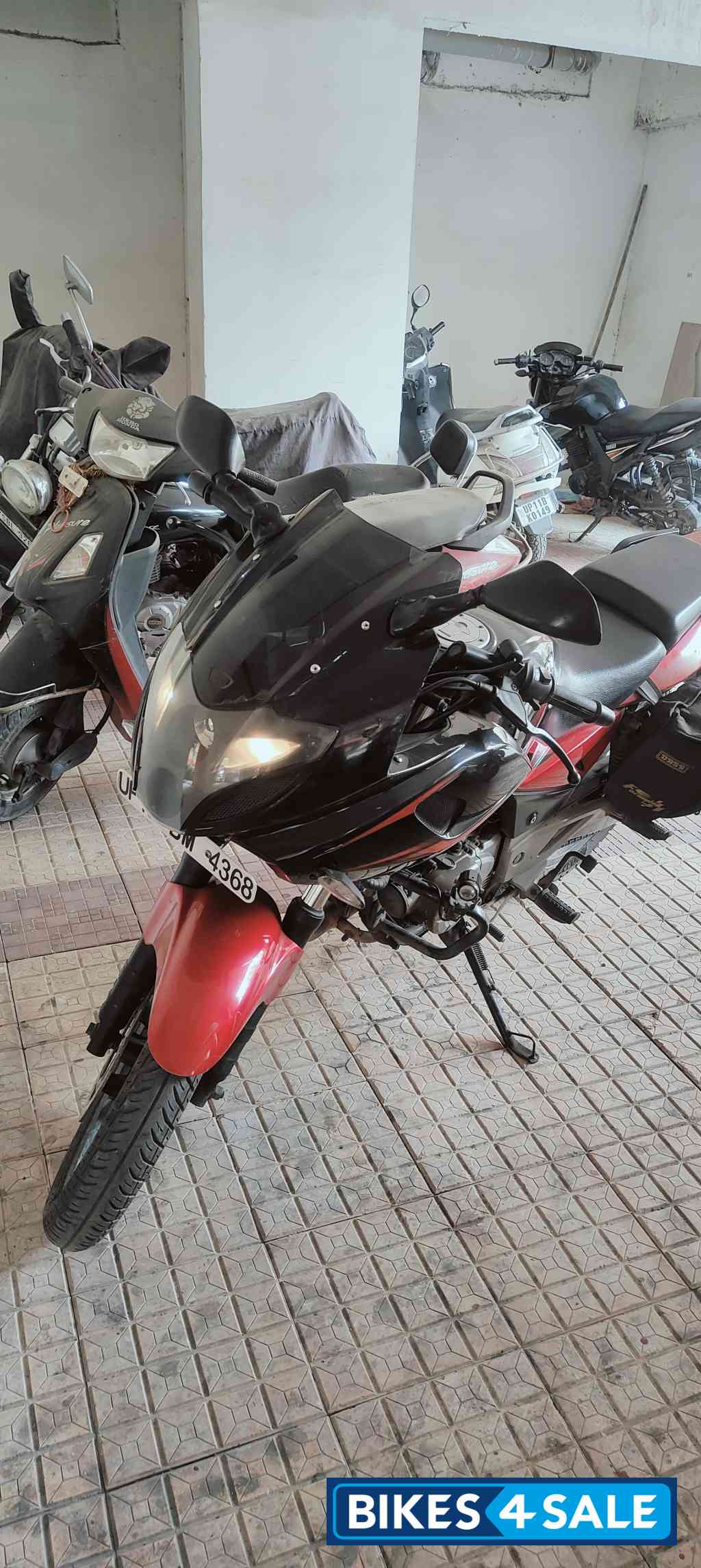 Bajaj Pulsar 220F