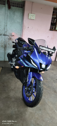 Blue Yamaha R15 V4