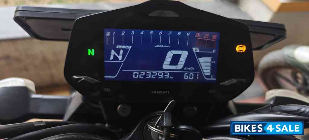 Silver Black Suzuki Gixxer 250