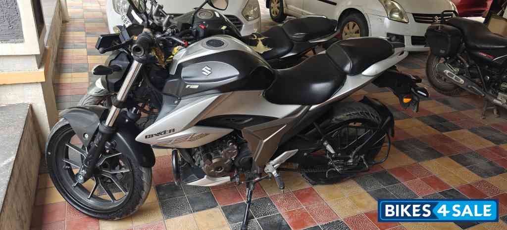 Silver Black Suzuki Gixxer 250
