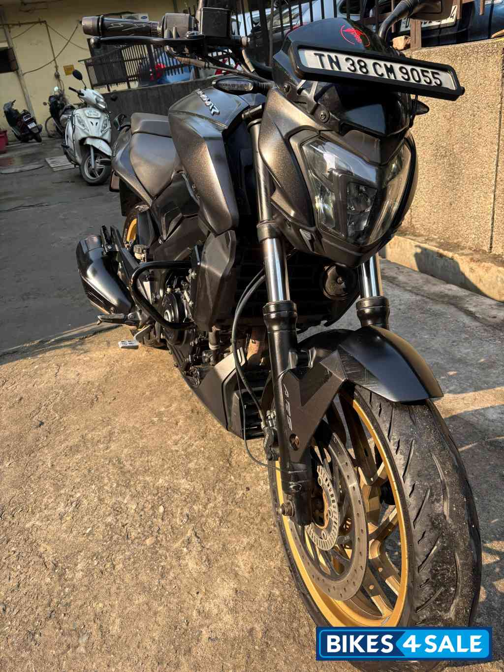 Matte Black Bajaj Dominar 400