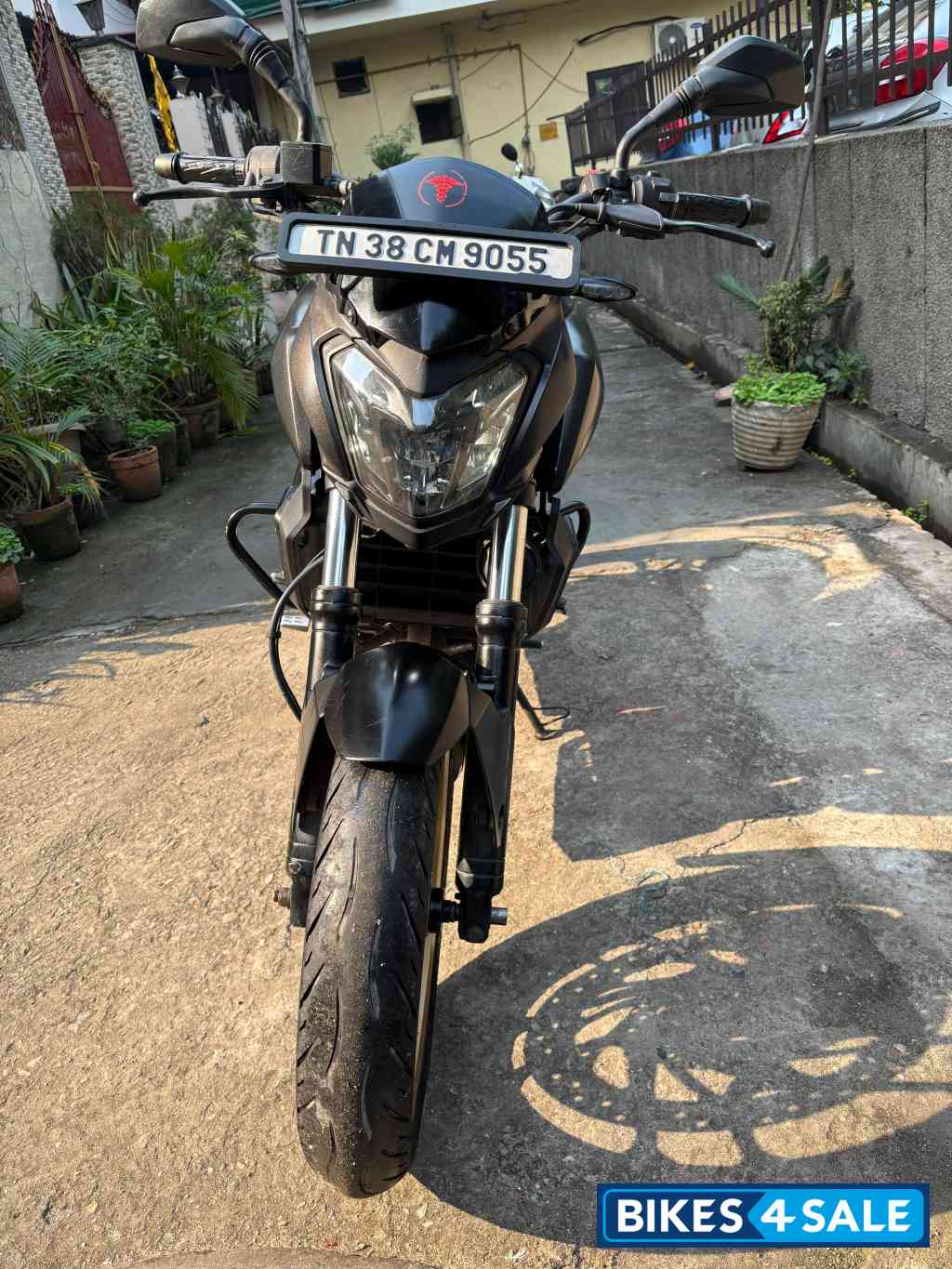 Matte Black Bajaj Dominar 400