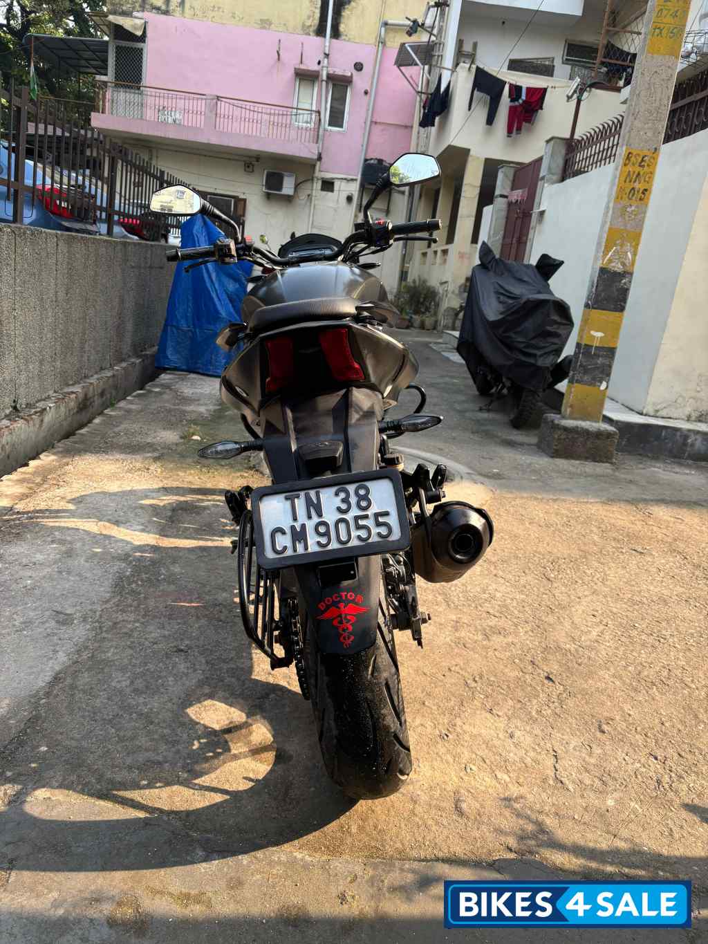 Matte Black Bajaj Dominar 400