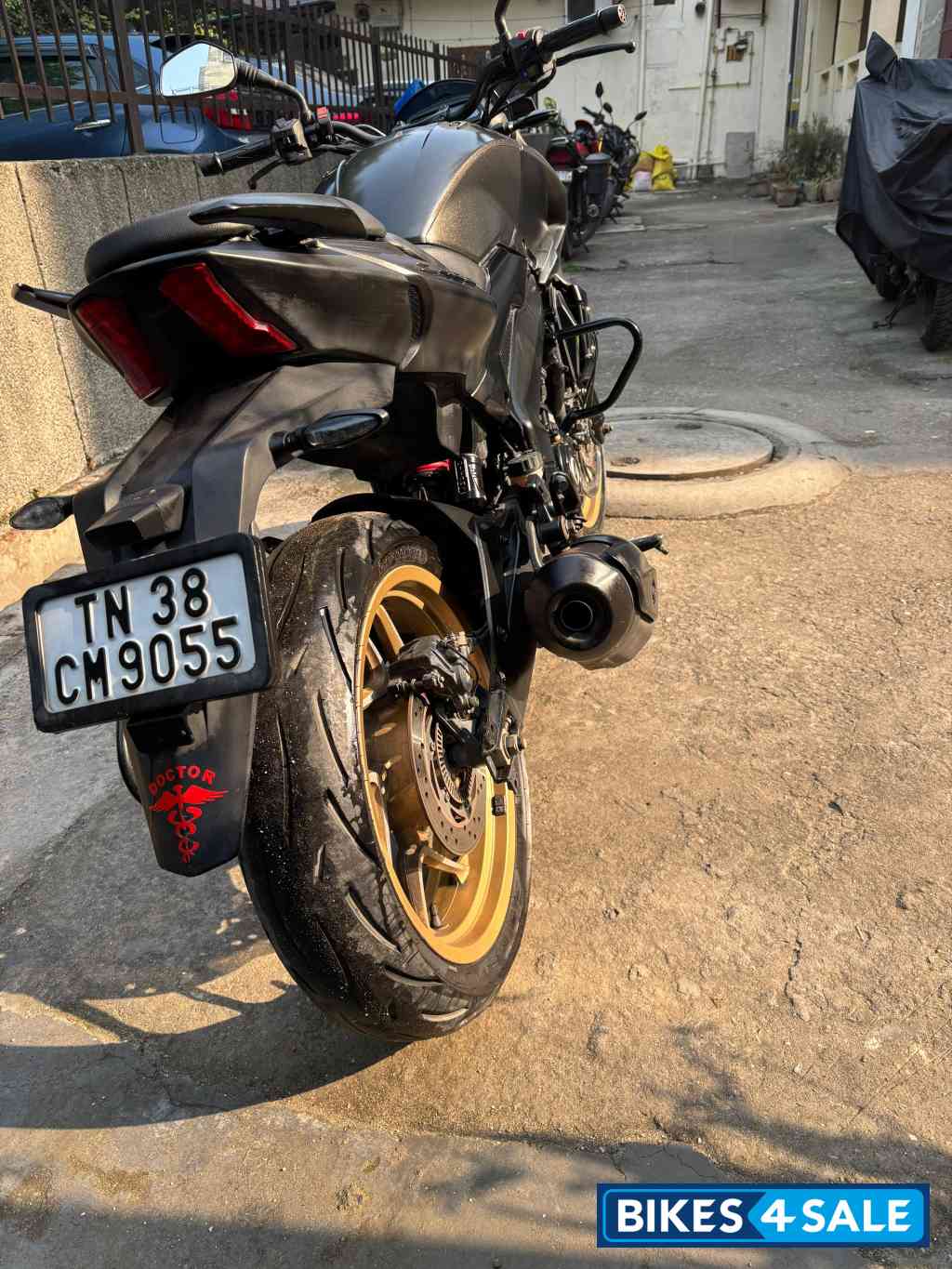 Matte Black Bajaj Dominar 400