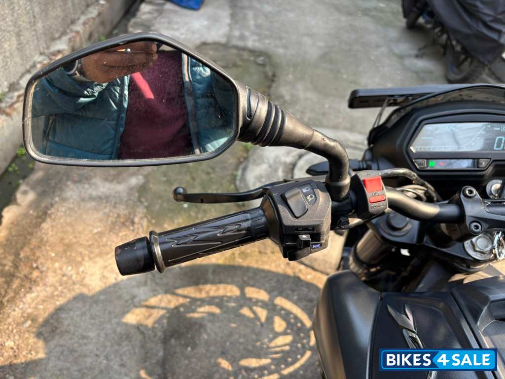 Matte Black Bajaj Dominar 400